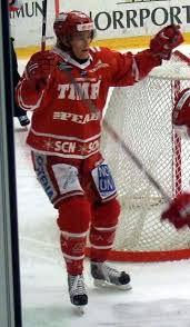 Timrå ik nadal grać w hokeja udany i pozostał w pierwszej lidze w szwecji aż elitserien został utworzony w roku 1975. Oscar Sundh Wikiwand