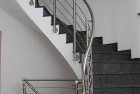 Die vorteile von treppengeländern aus edelstahl lassen sich gegenüber den materialien holz oder glas sehr gut abgrenzen: Elemente Aus Edelstahl Moderne Treppengelander Fur Innen