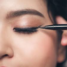 2 surprising eyeliner mistakes that can