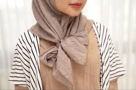 Hijab tutorial segi empat menutup dada 2019 tren kekinian  hijab pesta acara resmi  hijab segi empat. 7 Tutorial Hijab Segi Empat Terbaru Yang Simple Dan Trendi 2021 Bukareview