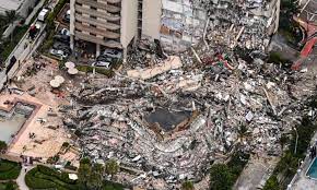 Video shows a multistory apartment building after it partially collapsed in miami. Fexguofkom3xvm