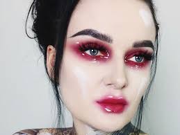 the glossy makeup look is stunning and