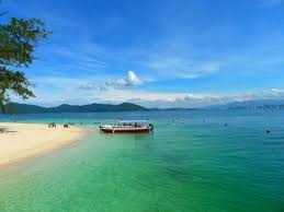 Pulau tiga adalah sebuah pulau yang tidak dihuni oleh manusia yang terletak di laut china selatan, dekat pesisir pantai barat sabah, malaysia. Cara Ke Pulau Mamutik Dan Harga Tiket Pakej Bot 2021
