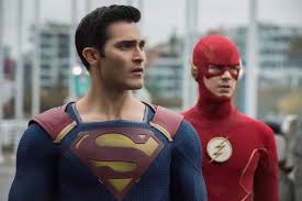 The cw has debuted a new suit for the upcoming superman & lois series that harkens back to a more classic look. New Superman Lois Trailer Confirms Two Hour Premiere Event Tell Tale Tv
