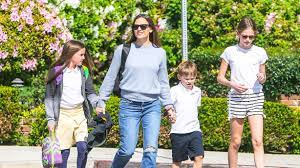 Jennifer garner has no family pictures since kids fear cameras after being 'chased' by paparazzi. Jennifer Garner Explains Why You Won T See Her Kids On Instagram