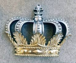 One Crown Wall Decor Distressed