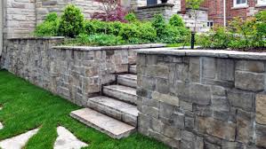4 Reasons To Build A Retaining Wall