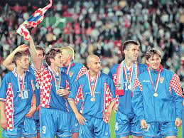 تأهل منتخب كرواتيا لبطولة امم اوروبا اليورو 2020 بعد تصدره المجموعة الخامسة برصيد 17 نقطة واحتل منتخب ويلز المركز الثاني. Ø¬Ø±ÙŠØ¯Ø© Ø§Ù„Ø¬Ø±ÙŠØ¯Ø© Ø§Ù„ÙƒÙˆÙŠØªÙŠØ© Ø£ÙŠÙ† Ø£ØµØ¨Ø­ Ø¬ÙŠÙ„ ÙƒØ±ÙˆØ§ØªÙŠØ§ 1998