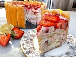 Strawberry Cheesecake Tiramisu gambar png