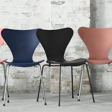 The series 7™ designed by arne jacobsen is by far the most sold chair in the history of fritz hansen and perhaps also in furniture history. Der Serie 7 Stuhl Von Arne Jacobsen In Echten Wohnungen