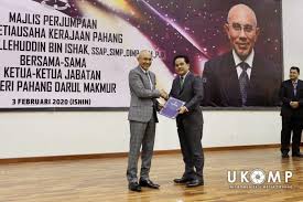 Pentadbiran pejabat setiausaha kerajaan negeri pahang diketuai oleh yb setiausaha kerajaan negeri. Pelantikan Dan Pertukaran 17 Pegawai Kerajaan Negeri Pahang Media