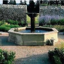 Garden Fountain In Stone ǀ Round