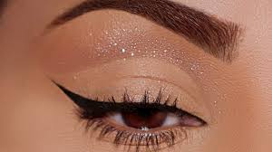 glitter on hooded eyes expand lid