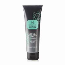 Enriched with community trade tea tree oil and eucalyptus oil known for their purifying properties, this soap leaves skin feeling clean and reduces excess oils. Himalayan Charcoal Purifying Clay Wash Skincare The Body Shop