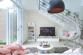 Bicara soal desain ruang keluarga, ruangan yang satu ini memiliki ciri khas penataan yang cenderung santai. Terlanjur Adem Tilik Inspirasi Ruang Keluarga Berlimpah Udara Dan Cahaya Yang Bikin Engga Mau Kemana Mana Semua Halaman Idea