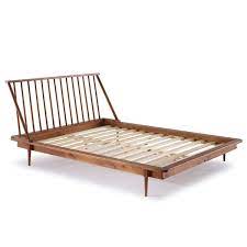 Modern Wood Queen Spindle Bed Caramel