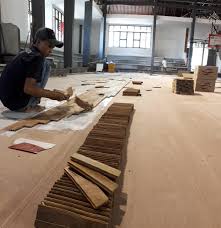 Jenis lantai badminton yang kedua adalah lantai yang terbuat dari kayu. Kenapa Lantai Kayu Parket Banyak Dipasang Di Lapangan Olahraga Rajawali Parket Indonesia