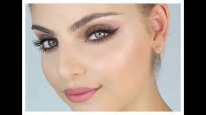 modern clic makeup look exciting
