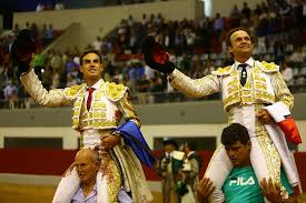 Antonio Ferrera y Fernando Adrián a hombros en Las Rozas – Lascosasdeltoro