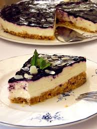 Der kekskuchen schmeckt super cremig und fluffig, besonders die vanillenote ist einfach ein traum. Butterkeks Kuchen Ohne Backen Mit Sahne Brombeer Creme Rezeptebuch Com