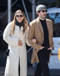 Elizabeth olsen has been appearing in films since she was about four years old, but her acting 18, centers on olsen's character leigh, a recent widow, as she struggles to get through the days without her husband and, to some degree, reassess their relationship since it came to a premature end. Elizabeth Olsen Pictured With New Boyfriend Robbie Arnett Daily Mail Online