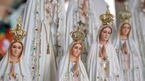 Nuestra señora del rosario de fátima o la virgen de fátima, es una advocación con que se venera en el catolicismo a la. Fatima Acoge Primera Peregrinacion Sin Peregrinos Por Covid Noticieros Televisa
