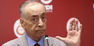 Galatasaray i̇kinci başkanı abdürrahim albayrak, tanık olarak mustafa cengiz'i yalanlamasıyla da ertesi gün istifa kararı alınmış. J57al Sdm3uhwm
