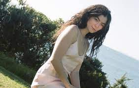 November 7, 1996), better known by her stage name lorde, is a pop star hailing from new zealand. Lorde Reveals Release Date And Tracklist For New Album Solar Power