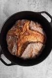 What is the best size Dutch oven for bread?