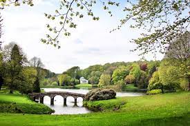 visiting stourhead house and gardens