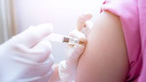 La vacuna contra la COVID de Pfizer es efectiva tras la primera dosis, pero  EE. UU. podría enfrentarse a una escasez - Consumer Health News | HealthDay
