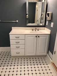 floor tile but gray counter wall color