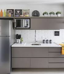A cozinha é um dos ambientes da casa onde o revestimento retificado melhor se encaixa, por dar um aspecto mais limpo e uniforme. Revestimentos Para Cozinha 90 Modelos Projetos E Fotos