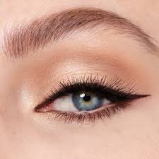 apply eyeliner for downturned eyes