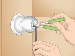 how to pick locks on doors lock