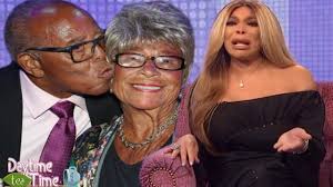 The two reportedly got into a fight in a grocery store parking lot. Wendy Williams Tells Full Story Of Her Mother S Funeral Her Brother Fights And Kevin Hunter Helps Youtube