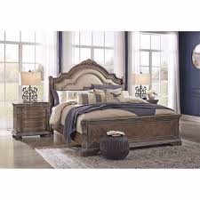 Charmond Upholstered Queen Bed B803