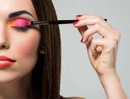 eye makeup tips to follow for small