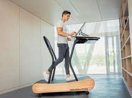 Not long after i (and many others) started working from home, i realized there wasn't going to be an easy substitute for all the walking i did while commuting, picking up lunch. Treadmill Desk Gesunder Arbeiten Firmen N Tv De