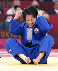 東京五輪 柔道混合団体 日本がフランスに敗れ銀メダル 2021年7月31日19:24 東京五輪の柔道混合団体決勝で日本はフランスに敗れ銀メダル。 Kxzgb2c8ugn Lm