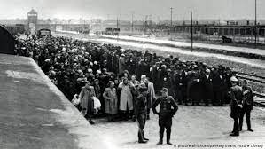 Der raum wurde von diesem zeitpunkt an als gaskammer . Auschwitz Ein Ort Und Seine Erschutternde Geschichte Kultur Dw 26 01 2020