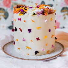tips for using edible flowers on cake