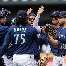 seattle mariners fend off oakland