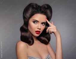pin up with red lips makeup and