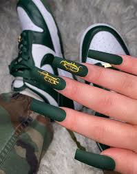 trendy ways to wear green nail designs
