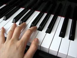 Học cách lướt phím đàn piano cho người mới bắt đầu