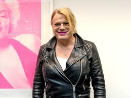 I'm talking about king henry viii in this show wunderbar. Actor Comedian Eddie Izzard Announces She Her Pronouns In Girl Mode From Now On