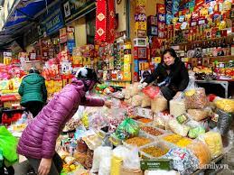 Sát Tết vẫn chưa có khay bánh kẹo đãi khách lượn một vòng ở phố này ở Hà Nội  là được