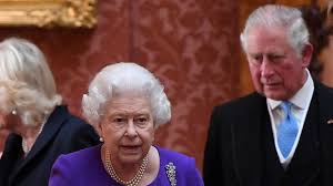 Кралица елизабет втора винаги привлича вниманието с ярките си тоалети, интересните си шапки и онова строго излъчване, което си е нейна запазена марка. Princ Charlz Kralica Elizabet Vtora I Bdesheto Na Kralskiya Dvor News Bg