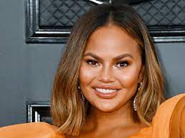 grammys 2020 chrissy teigen debuts